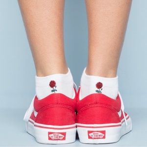 brandy melville rose embroidered ankle socks (O/S)